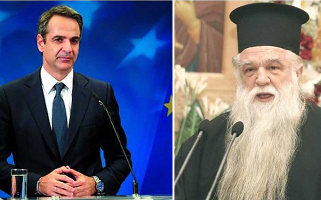 Yunanistan'ın ünlü papazı Başbakan Miçotakis'i dinden attı! Ayinden olay görüntüler