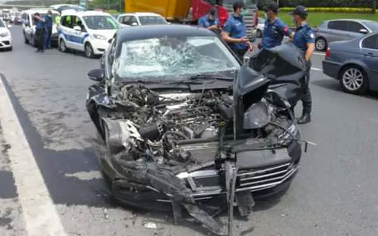 AK Partili vekil Atilla Ödünç trafik kazası geçirdi araç hurdaya döndü
