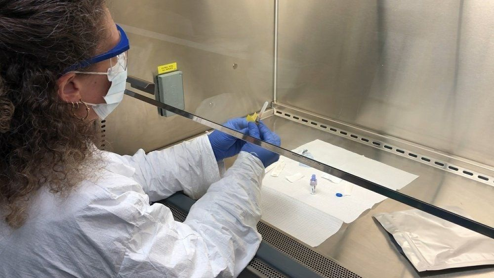 İngiltere 20 dakikada sonuç veren koronavirüs testini denemeye başladı