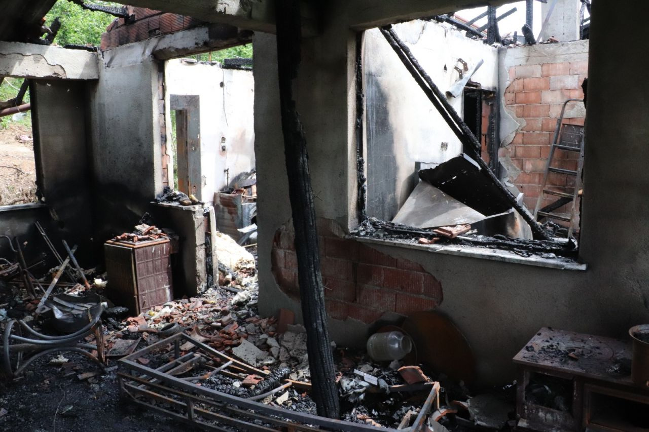 Zonguldak'ta evleri çıkan yangında kül oldu yardım bekliyorlar