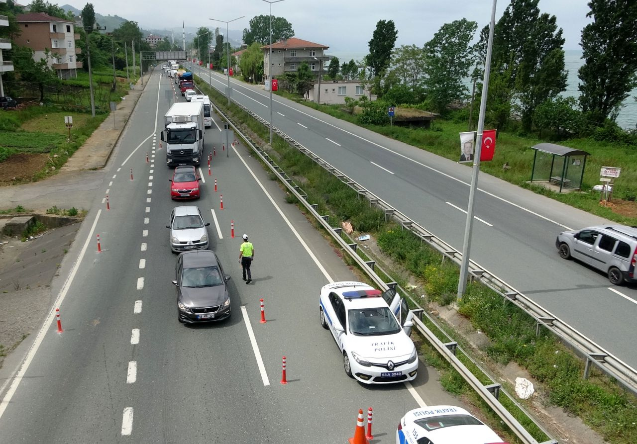 Rize’ye 2 günde 9 bine yakın çay üreticisi geldi! Kilometrelerce kuyruk oluştu