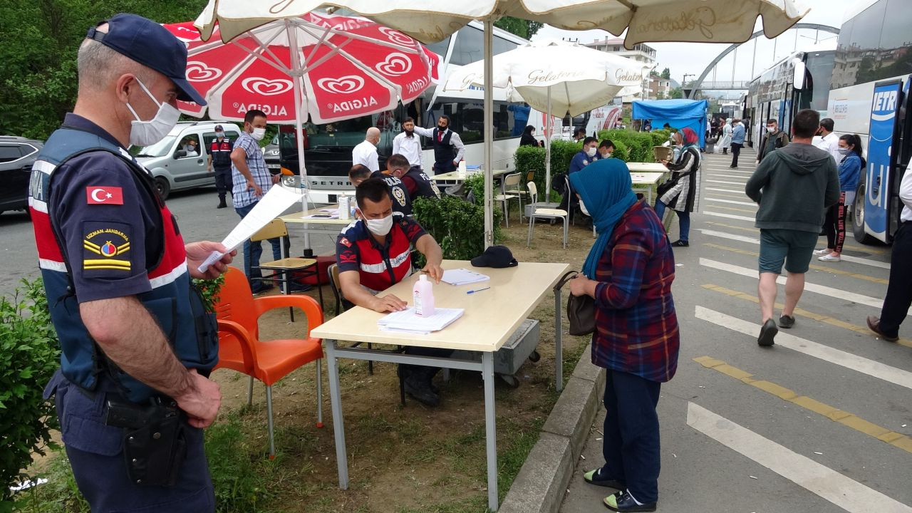 Rize’ye 2 günde 9 bine yakın çay üreticisi geldi! Kilometrelerce kuyruk oluştu