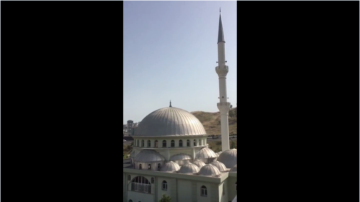 İzmir'de camilerden 'Çav Bella' çalmasına ünlü isimler de sessiz kalmadı