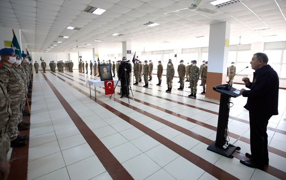 Milli Savunma Bakanı Hulusi Akar ve TSK'nın komuta kademesinden sınır hattında bayram