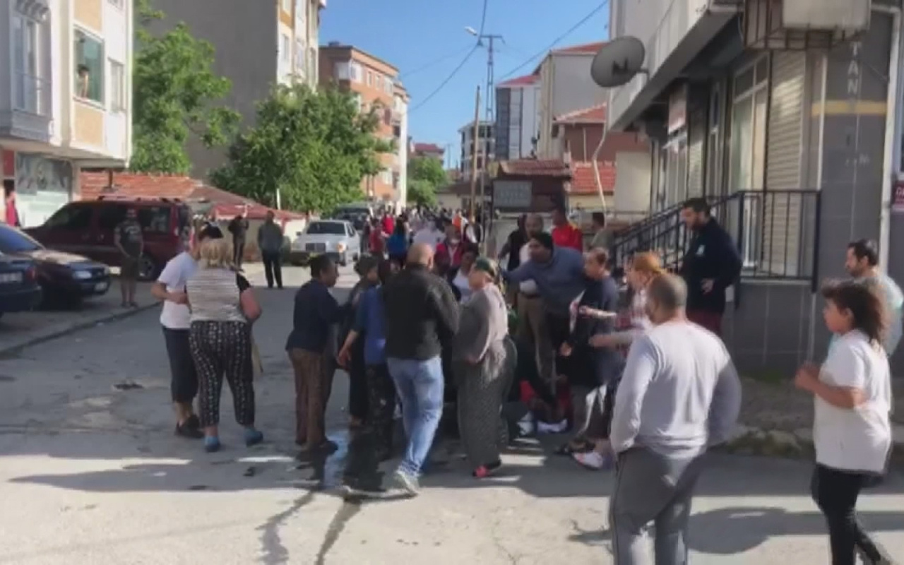 Arnavutköy'de çok sayıda kişi bıçak ve silahla kavga etti: 4 yaralı