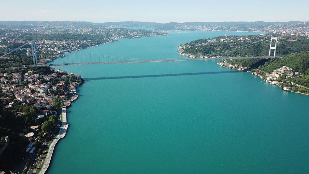 İstanbul Boğazı'nın rengi değişti turkuaza büründü