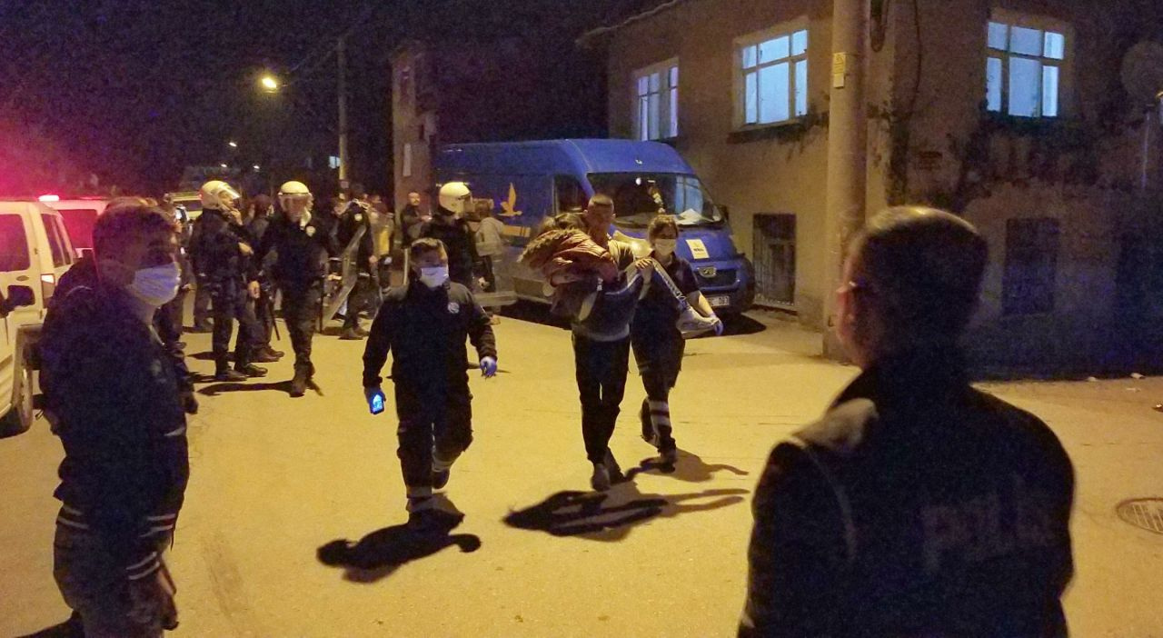 Kütahya'da hamile kadını tekmeleyen alkollü muhtar kendisini linçten kurtaran polise de saldırdı
