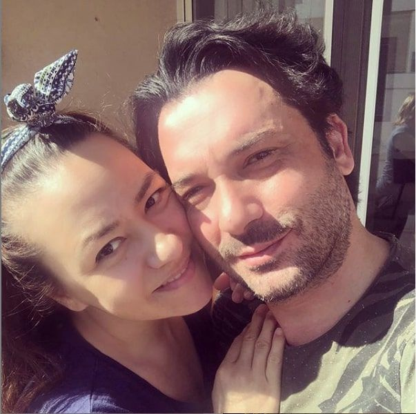 Ezgi Sertel 4 aylık ikizleriyle beğeni rekoru kırıyor oyuncu Ozan Çobanoğlu ile evli