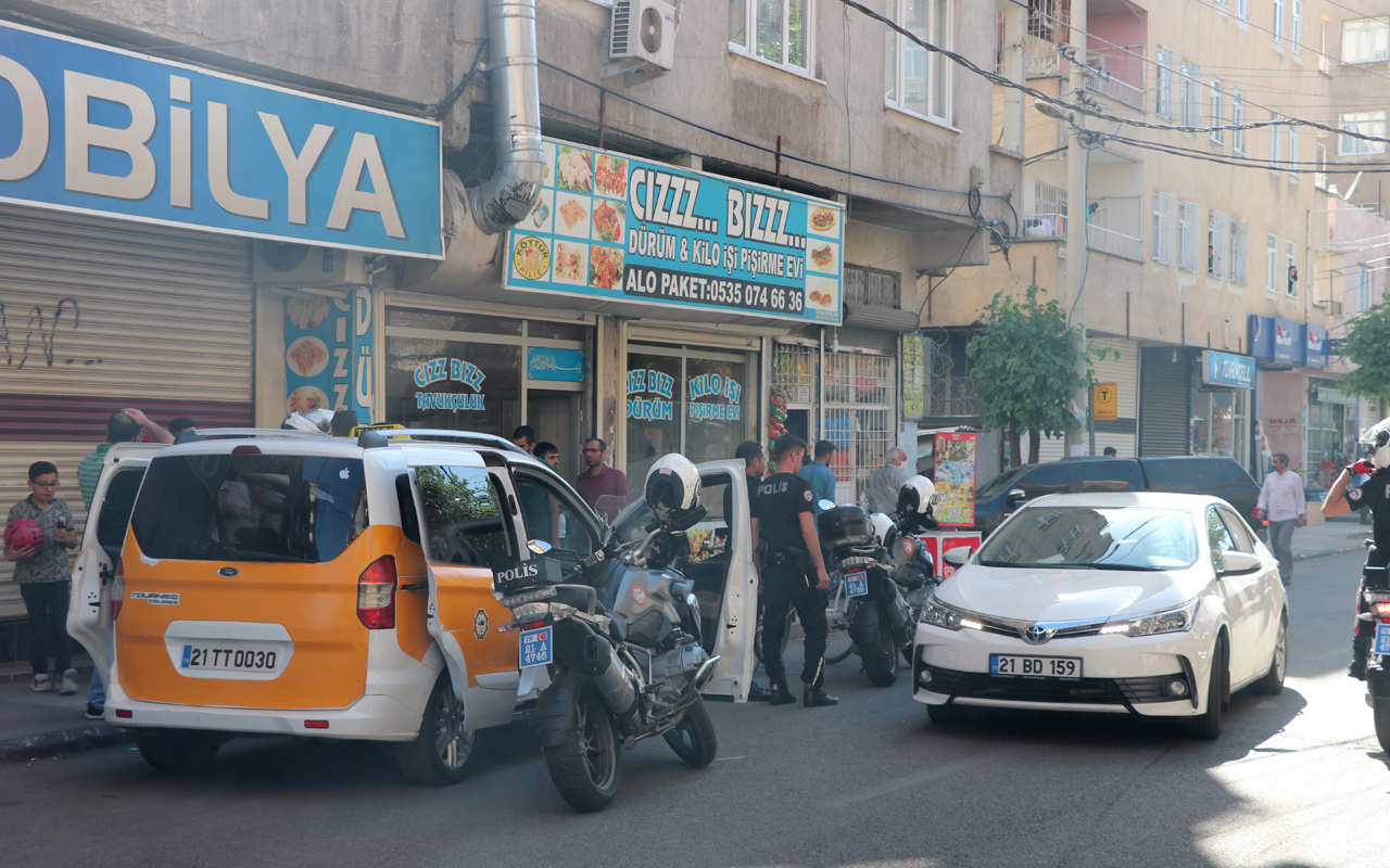 Diyarbakır'da dur ihtarına uymayıp polise ateş açtı: 1 şehit var