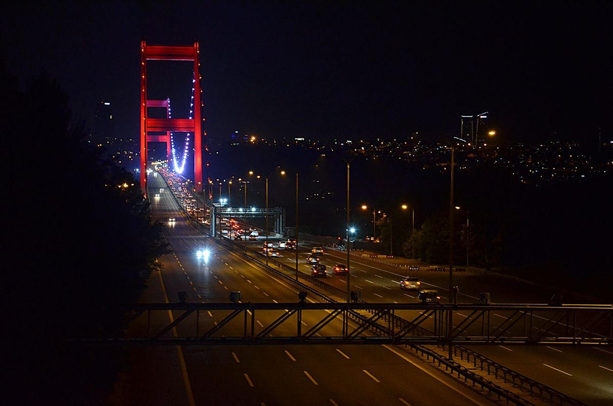 İstanbul'da kısıtlamanın kalkmasıyla ana arterlerde araç yoğunluğu yaşandı
