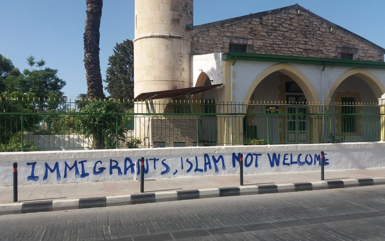 Güney Kıbrıs’ta bulunan Köprülü Camisi’ne çirkin saldırı