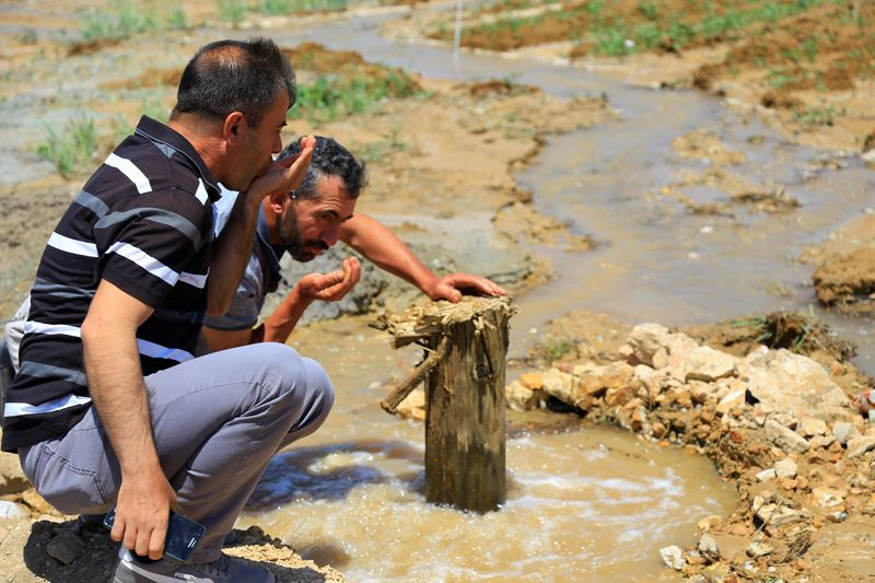 Elazığ'da doğal hazine! Köylü bahçeye kazma vurunca çıktı