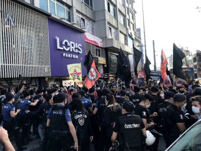 İstanbul ABD'deki protestolara destek eylemi yaptı polis müdahele etti
