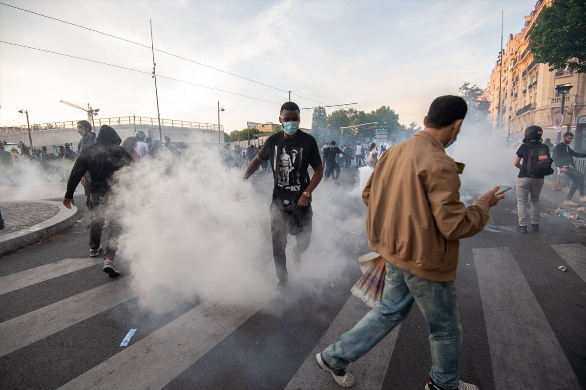 ABD'den sonra Fransa da karıştı! Eylemciler polisle çatışıyor
