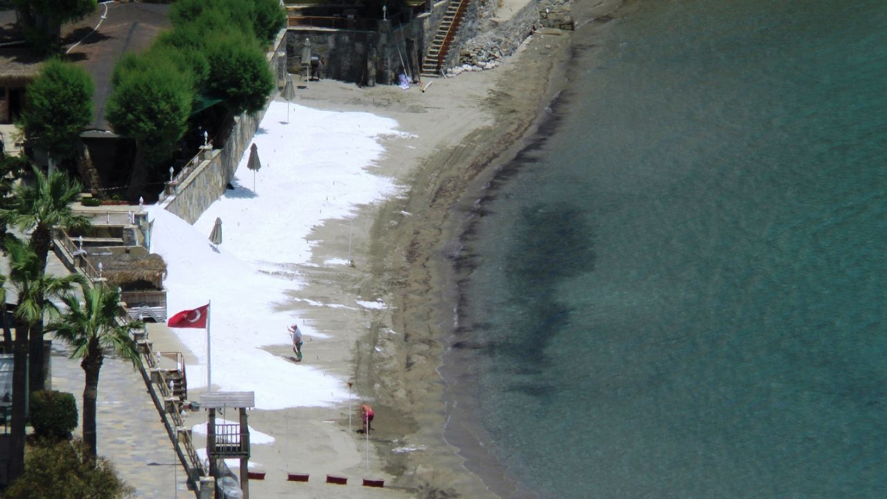 Muğla Bodrum'da beş yıldızlı otel kum yerine mermer tozlu plaj yaptı