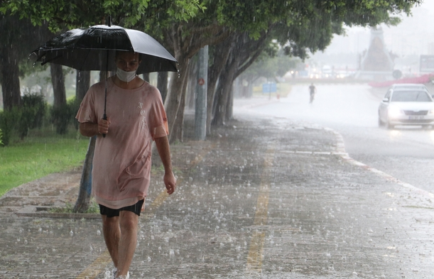 Meteoroloji'den büyük şehirlere sağanak yağış uyarısı! İstanbul, Ankara, İzmir...