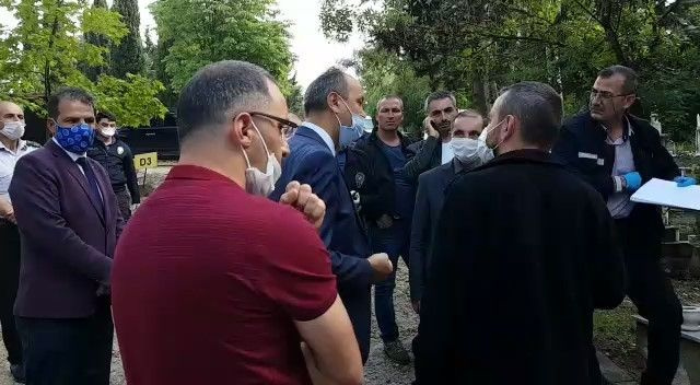Kimse inanmadı Bursa'da genç doktor babasının mezarı başında intihar etti