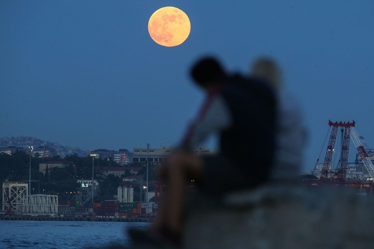 İstanbul'da Ay tutulmasından kartpostallık kareler