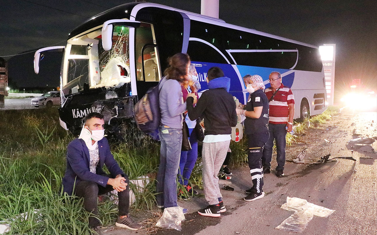 Manisa'da otobüs ile otomobil çarpıştı: 2 ölü, 2 yaralı