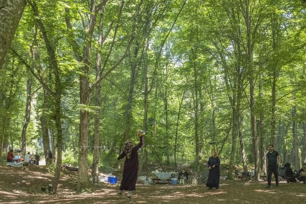 Belgrad Ormanı tıka basa doldu uzun araç kuyrukları oluştu