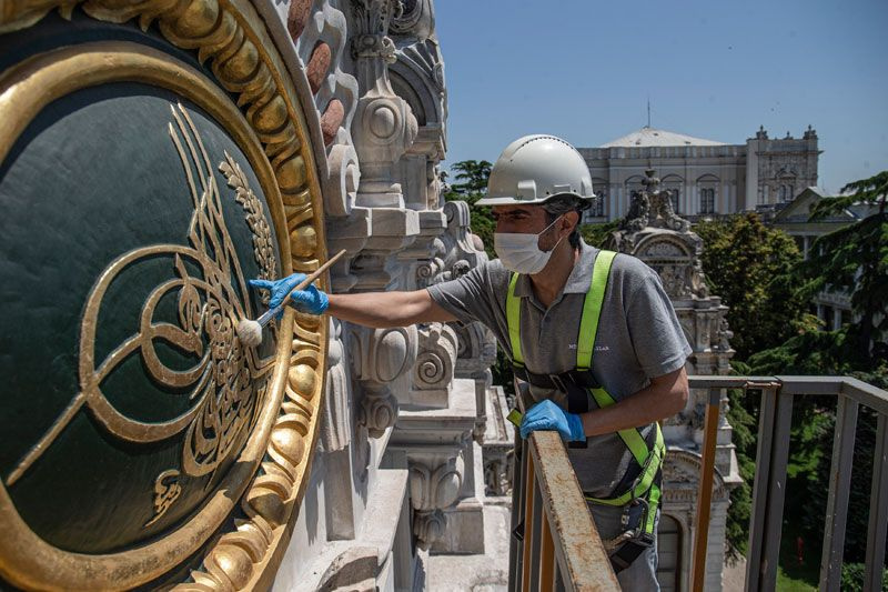 Dolmabahçe Sarayı'ndaki 164 yılık tuğralar restore ediliyor