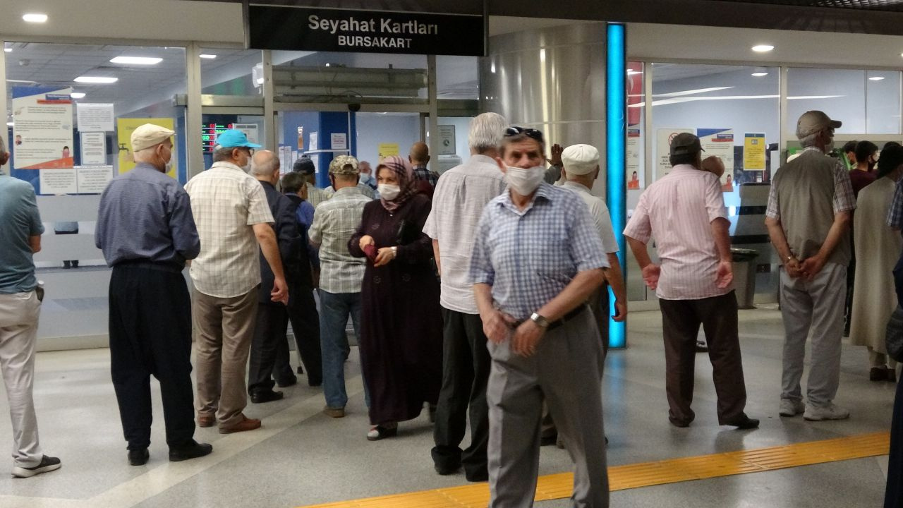65 yaş üstü vatandaşların Bursa'da ücretsiz ulaşım çılgınlığı!
