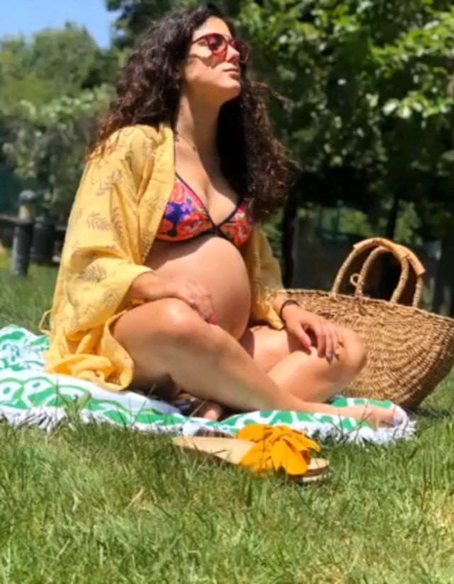 9 aylık hamile olan Cansu Tosun bikinili hamilelik pozlarını böyle paylaştı