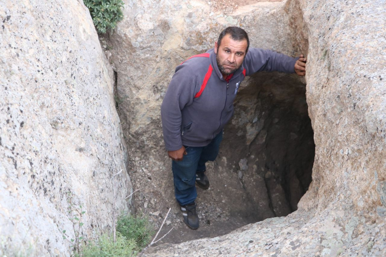 Köylüler buldu Sivas'taki gizemli mağara yer altı şehrine iniyor
