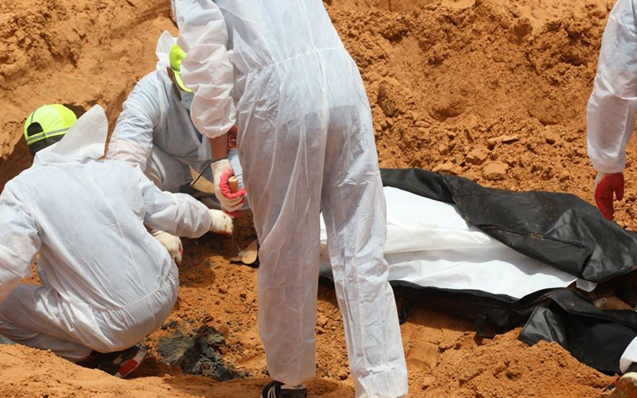 Libya'da darbeci Hafter vahşeti! Katlettiği sivillere ait toplu 4 mezar bulundu