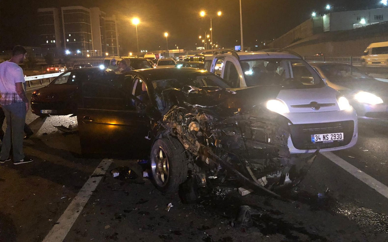 TEM'de feci kaza: Makas attı 6 araç birbirine girdi