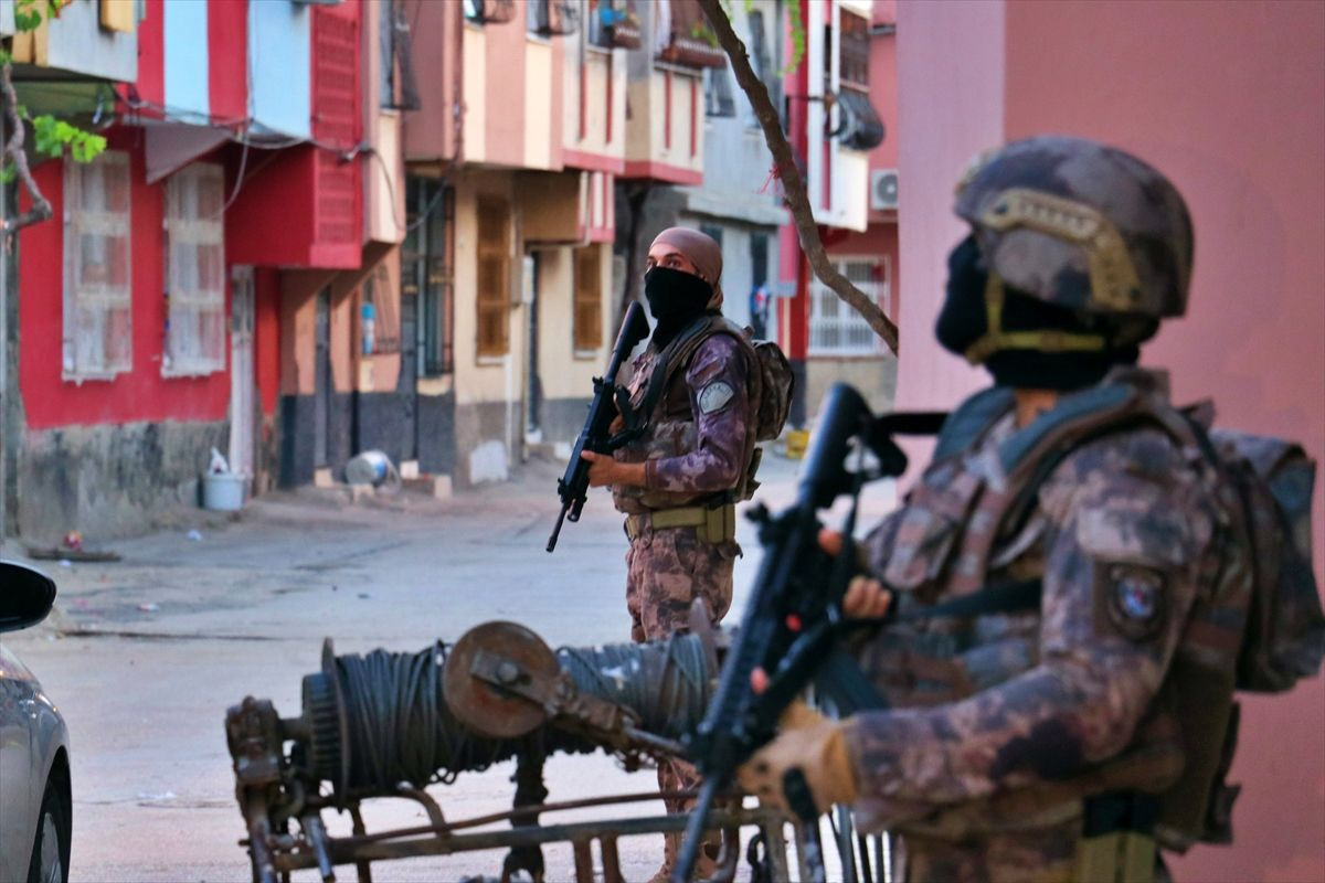 Adana'da büyük PKK operasyonu! Patlayıcılardan parmak izleri çıktı