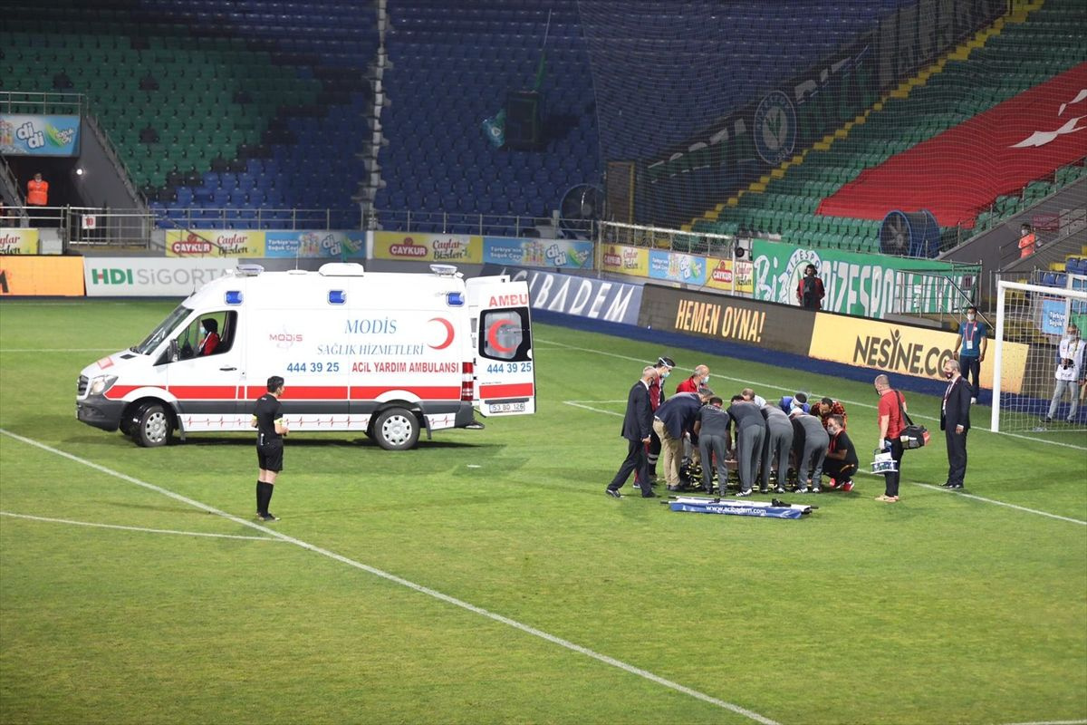 Galatasaray'da Muslera'nın sağ ayak tibia ve fibula kemiklerinde kırık tespit edildi