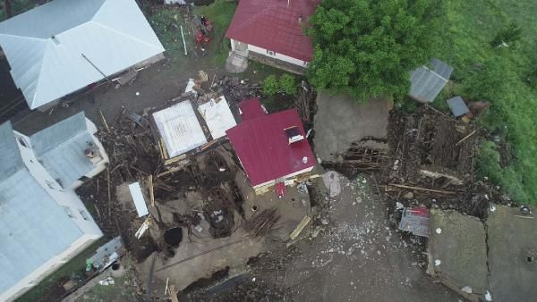 Bingöl Karlıova'daki depremin verdiği hasar hava ağarınca ortaya çıktı