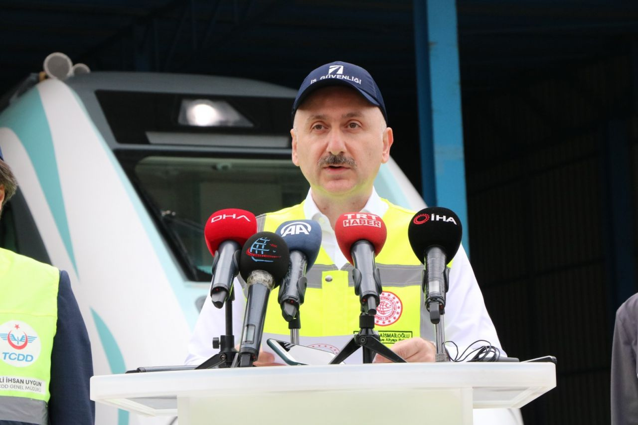 Ulaştırma Bakanı Adil Karaismailoğlu yerli ve milli elektrikli trenle ilgili müjdeyi verdi