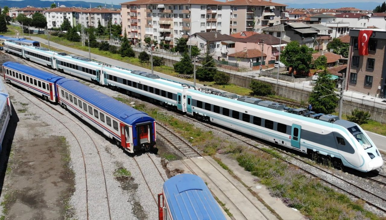 Ulaştırma Bakanı Adil Karaismailoğlu yerli ve milli elektrikli trenle ilgili müjdeyi verdi