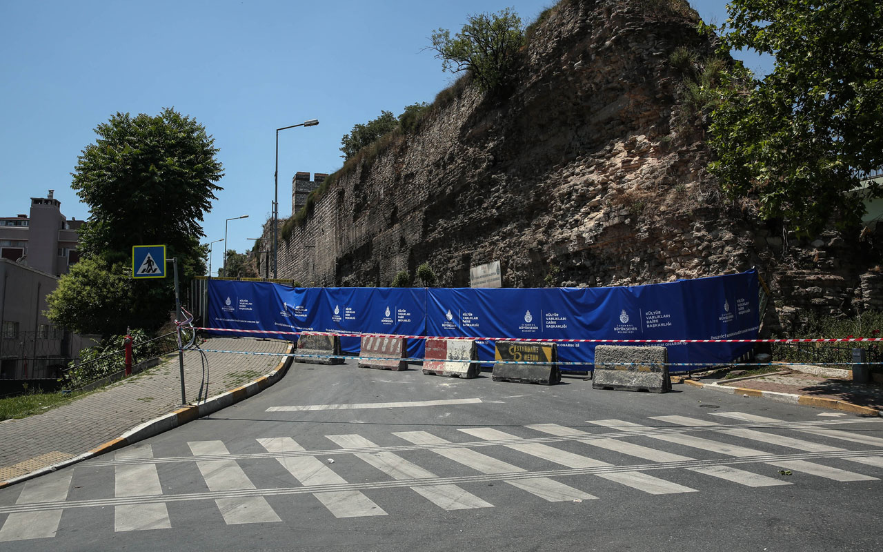 İstanbul'da tarihi surlarda çökme meydana geldi! Yol kapatıldı