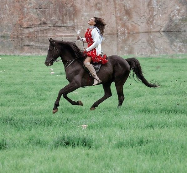 Ebru Şahin'in yeni projesi beğeni topladı ATV Hercai dizisinde oynuyor