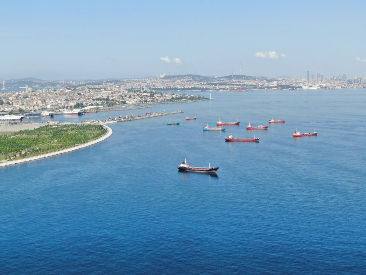 İstanbul açıklarındaki sahipsiz 7 gemi satışa çıkarıldı açık artırma usulüyle satılacak