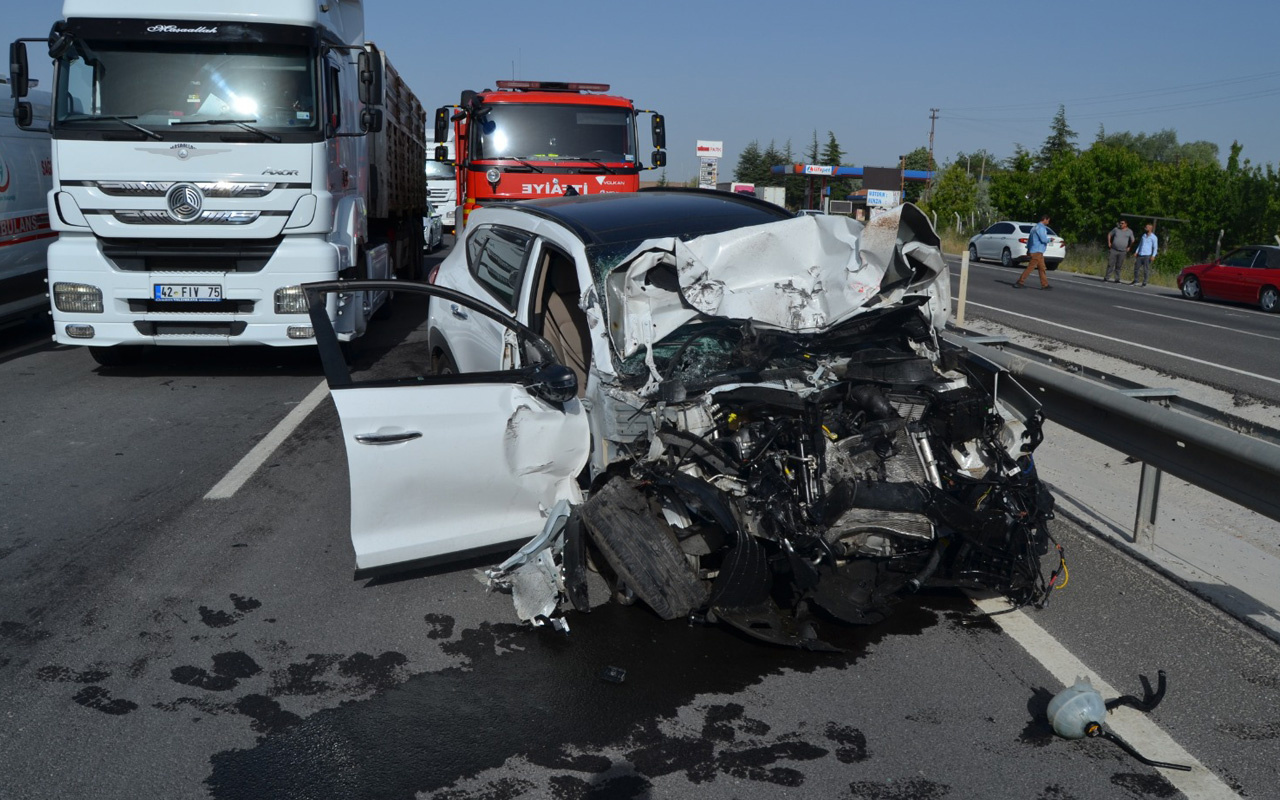 Aksaray'da cenazeye giden otomobil 1 kişiyi ölüme götürdü
