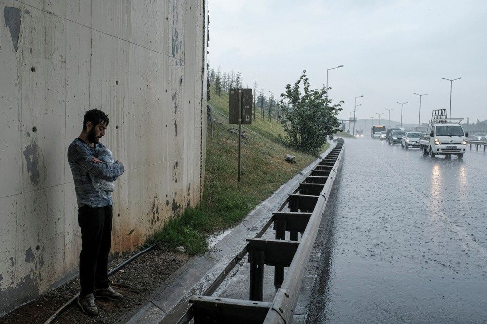 Meteoroloji uyarmıştı İstanbul'da şiddetli yağış ve dolu göle çevirdi