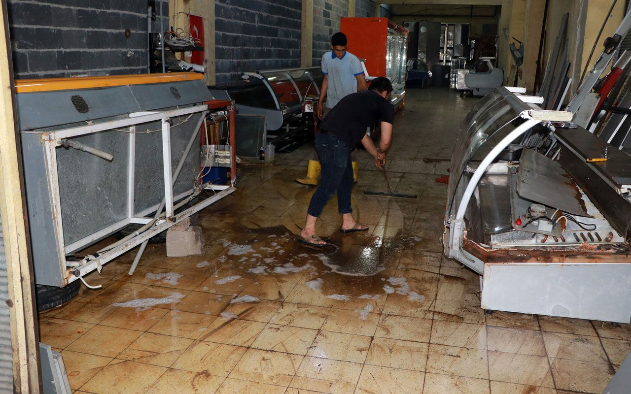 Adana'da yer altı su seviyesi yükselmeye başladı! Binaların yıkılma tehlikesi arttı