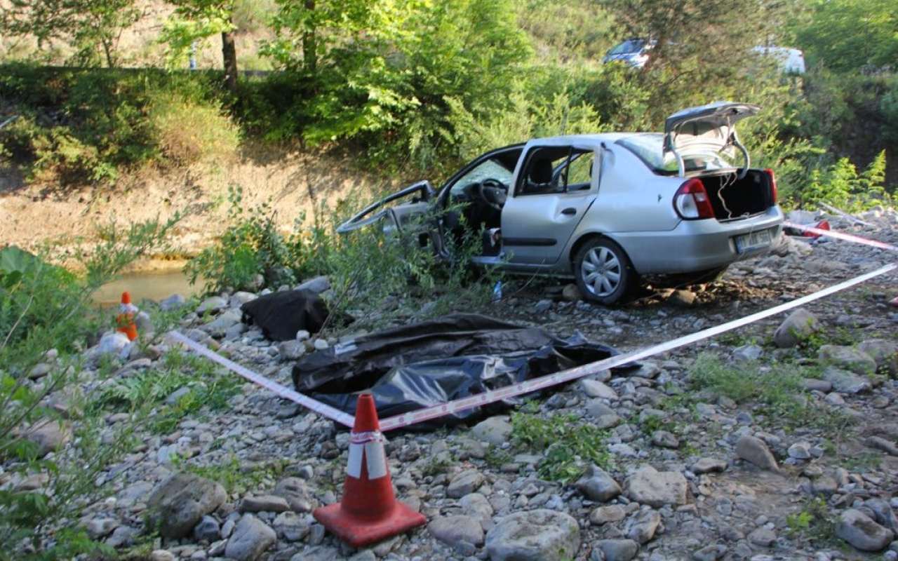 Eskişehir'den tedaviden dönen ailenin otomobili Kastamonu'da çaya uçtu: 3 ölü