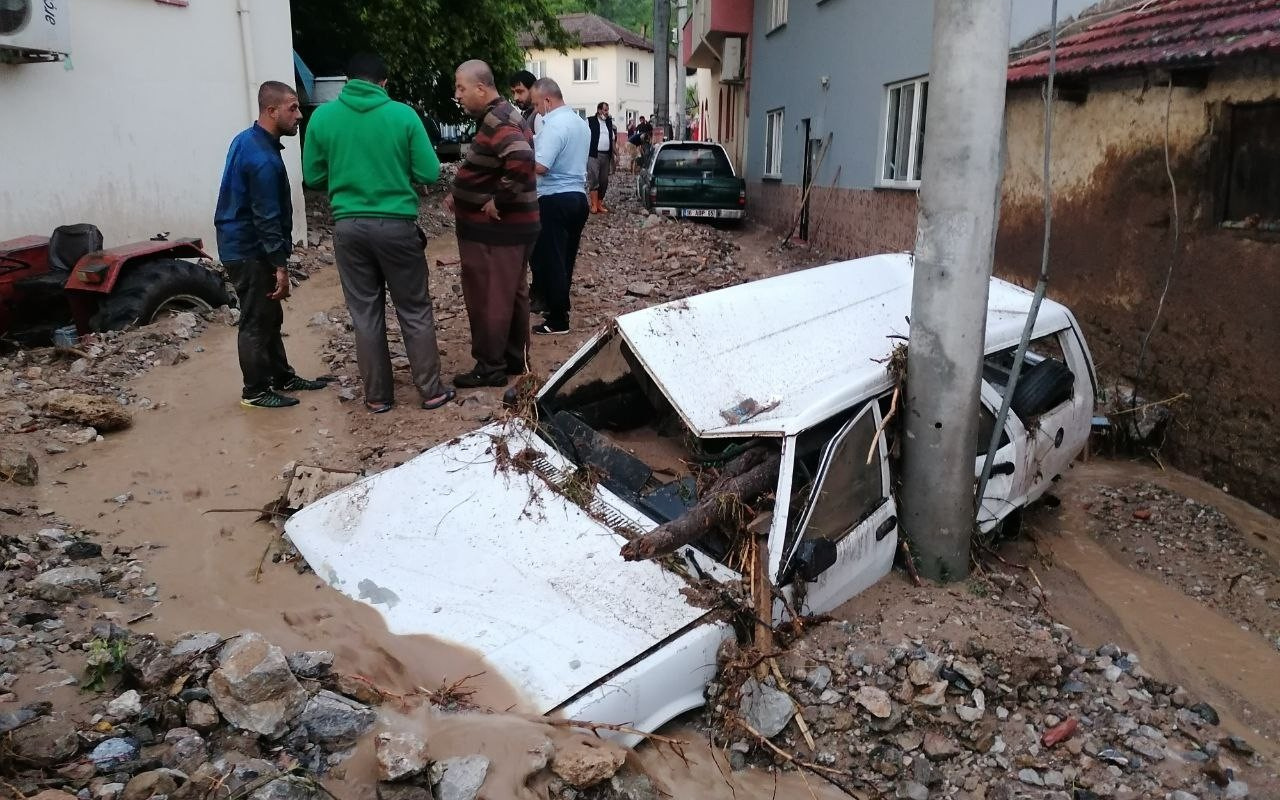 Bursa'da 2 kişi sel nedeniyle hayatını kaybetti