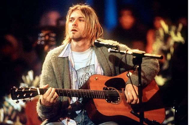 Kurt Cobain’in gitarı rekor fiyat! 6 milyon dolara alıcı buldu