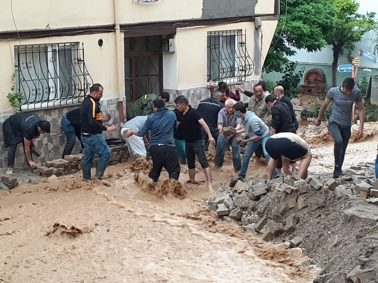 Bursa'da sel faciası! Ölü sayısı 5'e yükseldi kayıp 1 kişi aranıyor