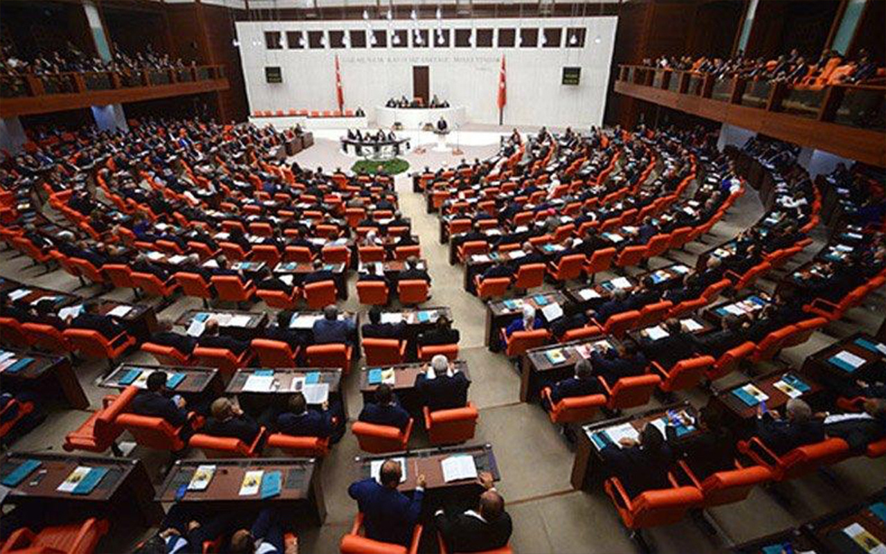 Türkiye tek yürek oldu! Meclis'teki 4 siyasi partiden S-400 yaptırımlarına ortak tepki
