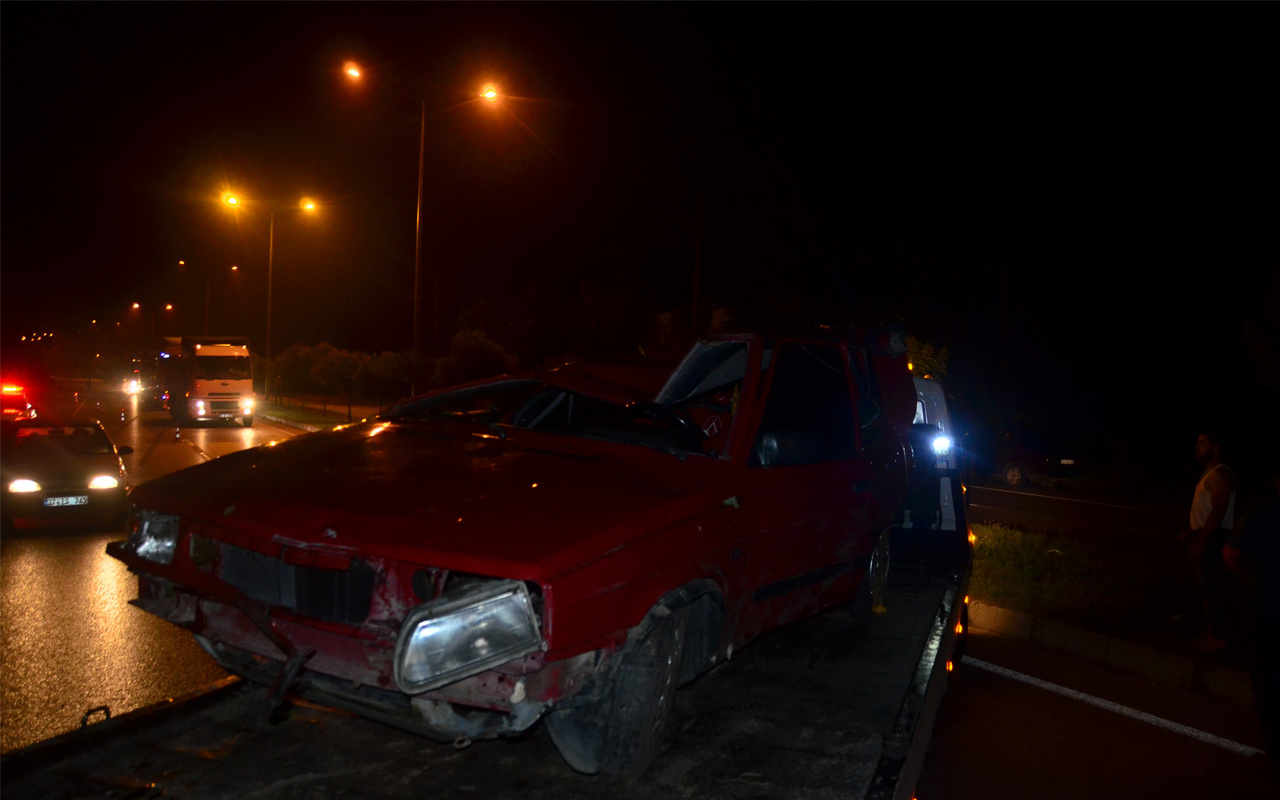 Samsun'da otomobil şarampole yuvarlandı