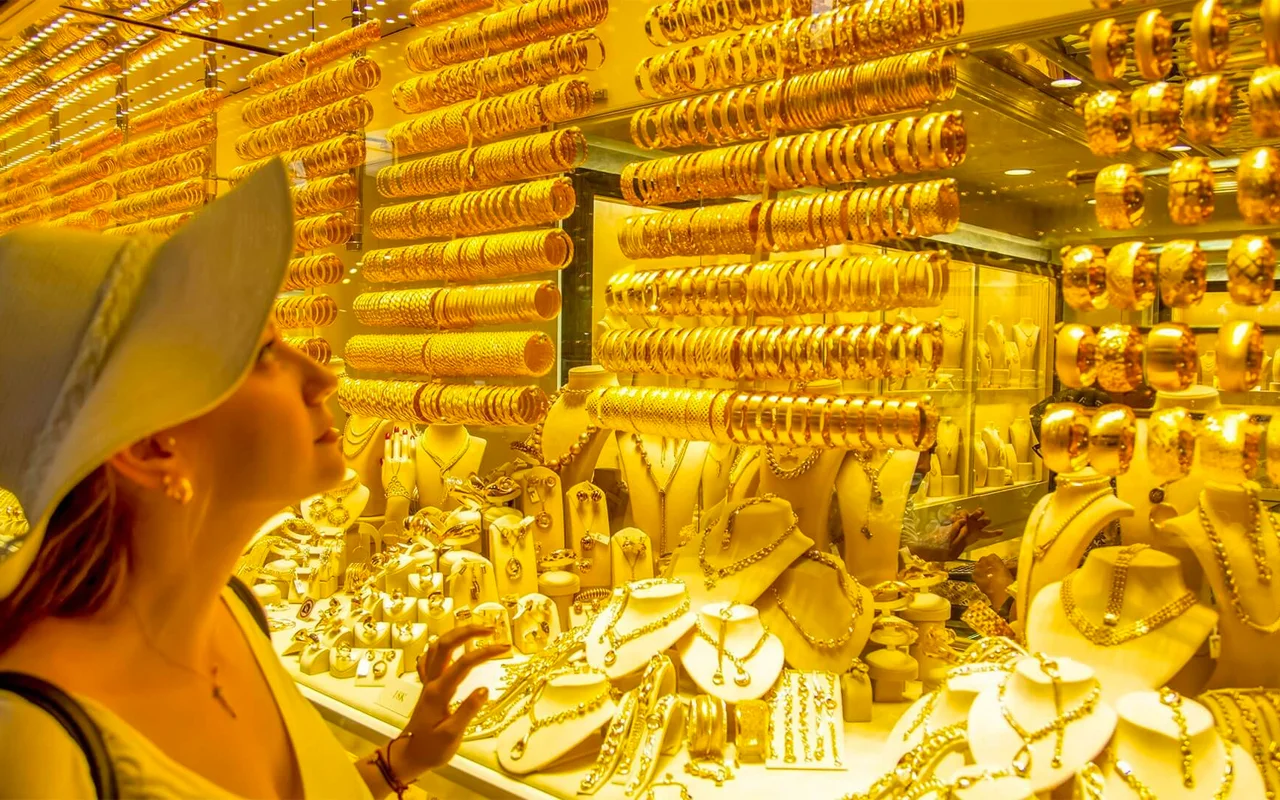 Altinin Onsu 5 Bin Dolar Olur Mu Peter Schiff Canli Altin Fiyatlari