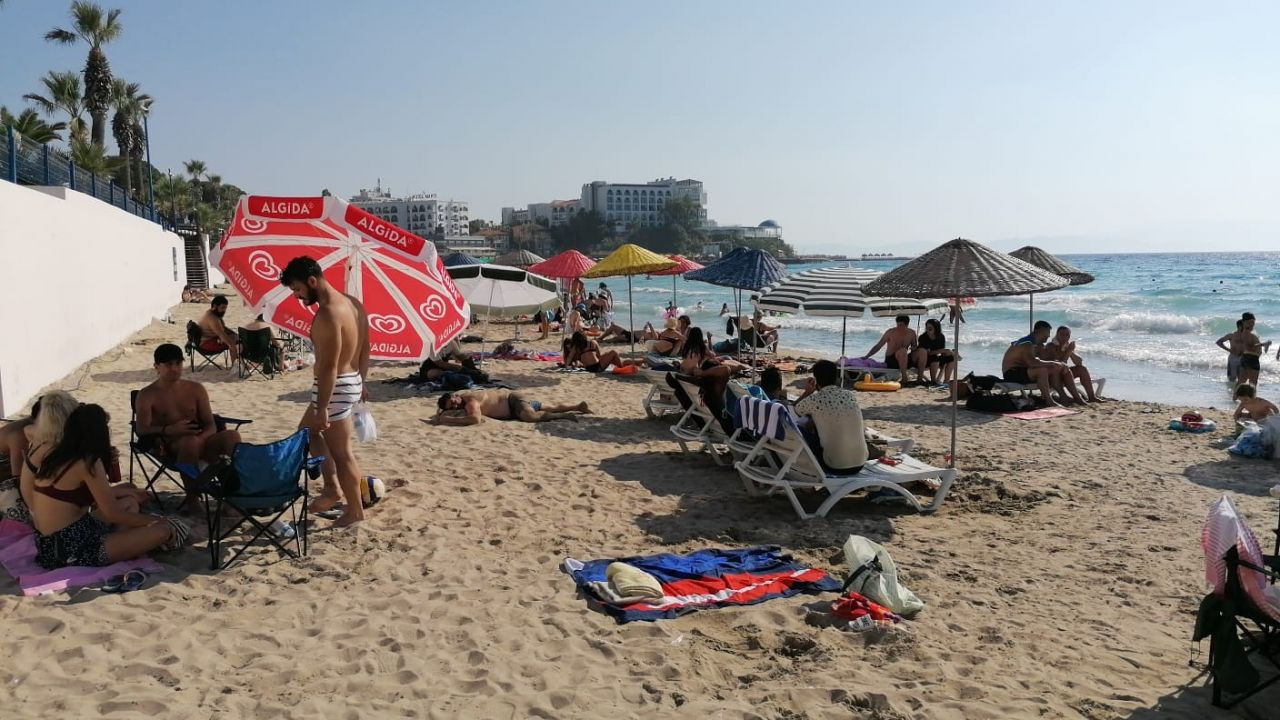 Aydın'da dünyaca ünlü Kadınlar Plajı’nda sosyal mesafeli güneş keyfi