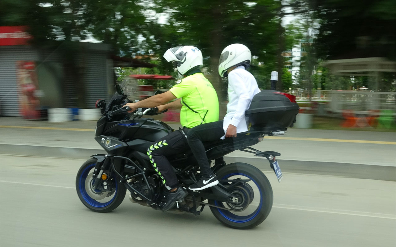 Tokat'ta sınava geç kalan öğrencileri motorize ekipler yetiştirdi